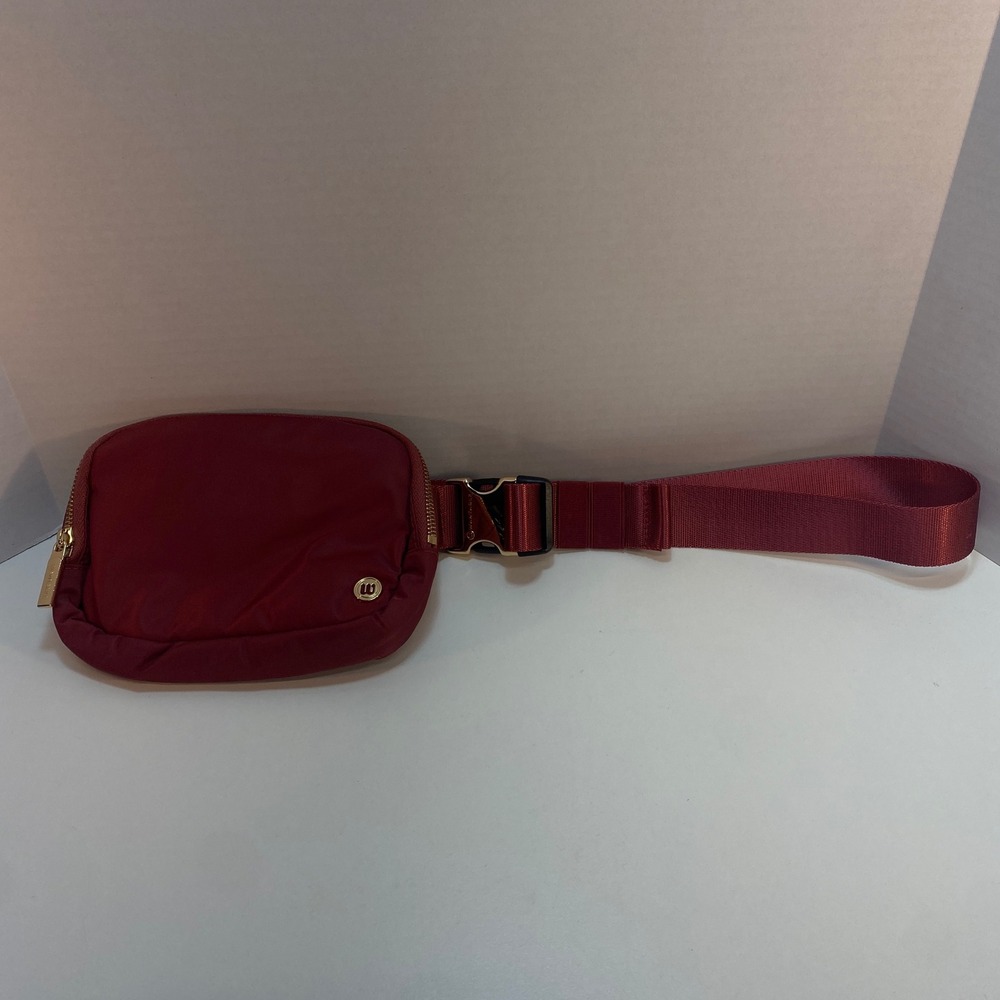 Wantable Burgundy Nylon Belt Bag Fanny Pack Crossbody‎ Adjustable Strap